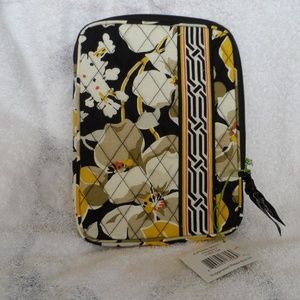 Vera Bradley e-reader sleeve in Dogwood
